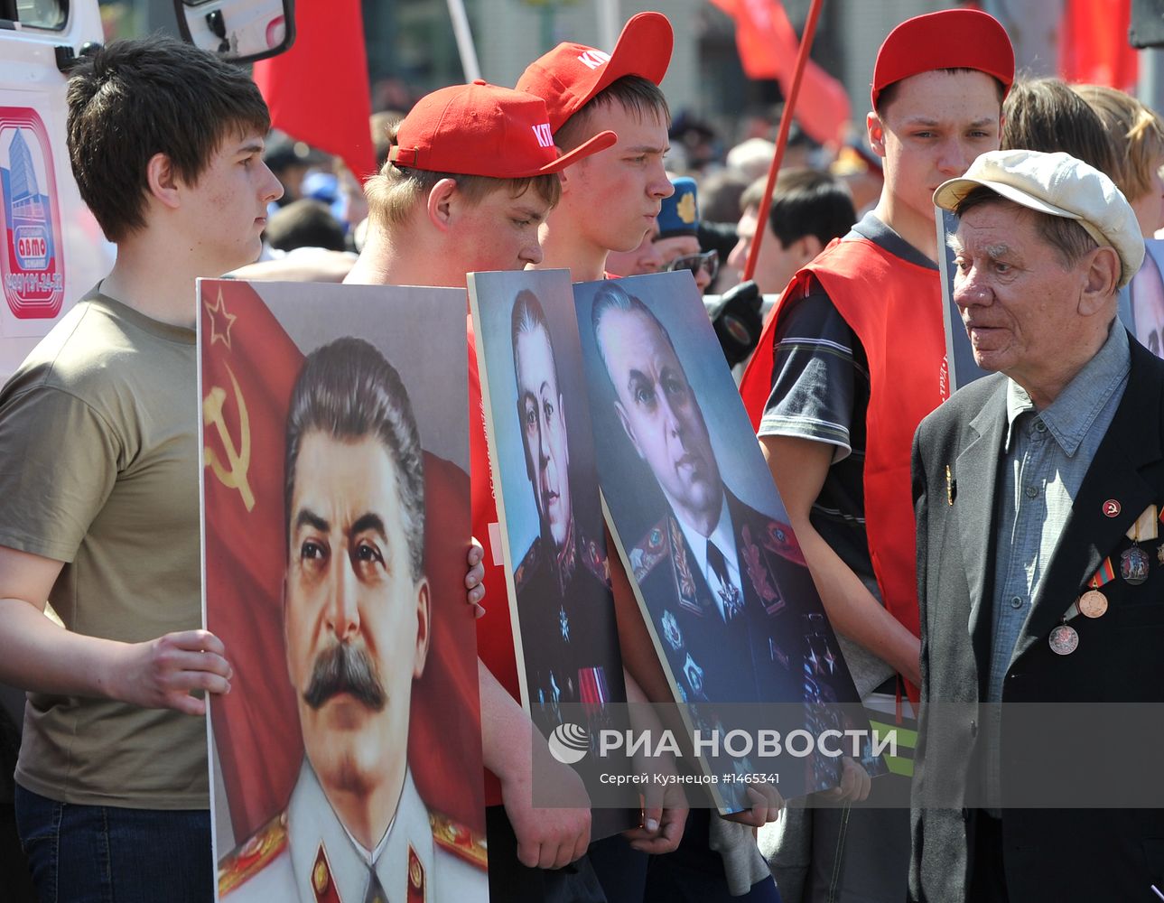 Шествие и митинг КПРФ в честь 68-й годовщины Великой Победы СССР