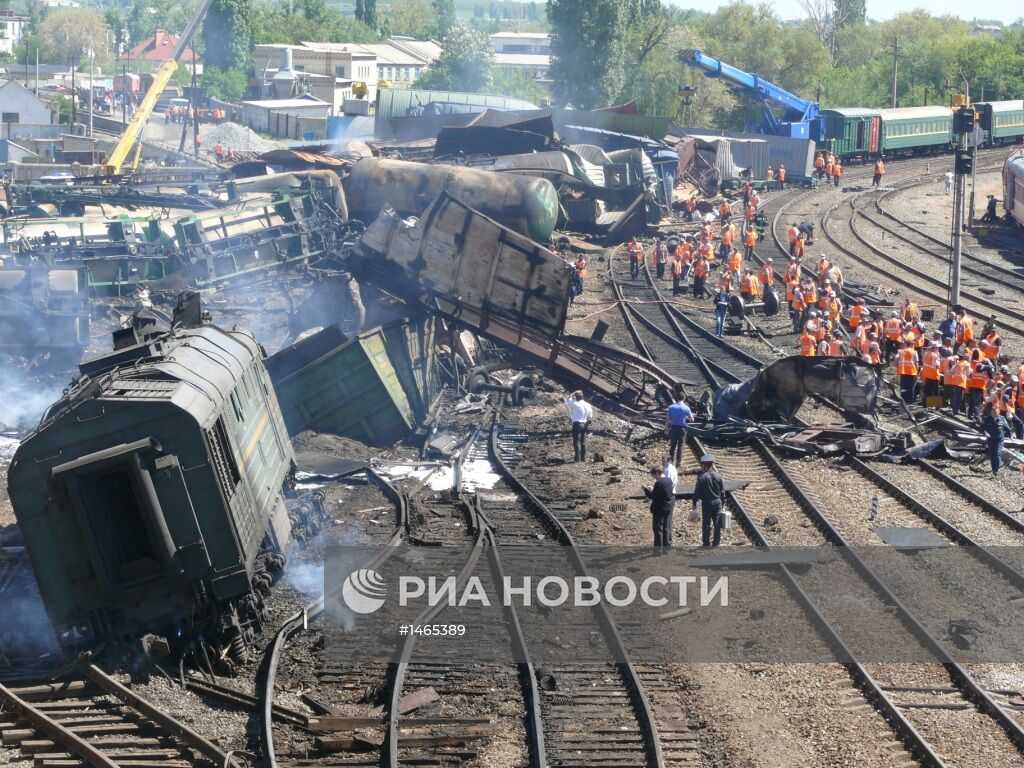 Под Ростовом сошли с рельс и загорелись цистерны