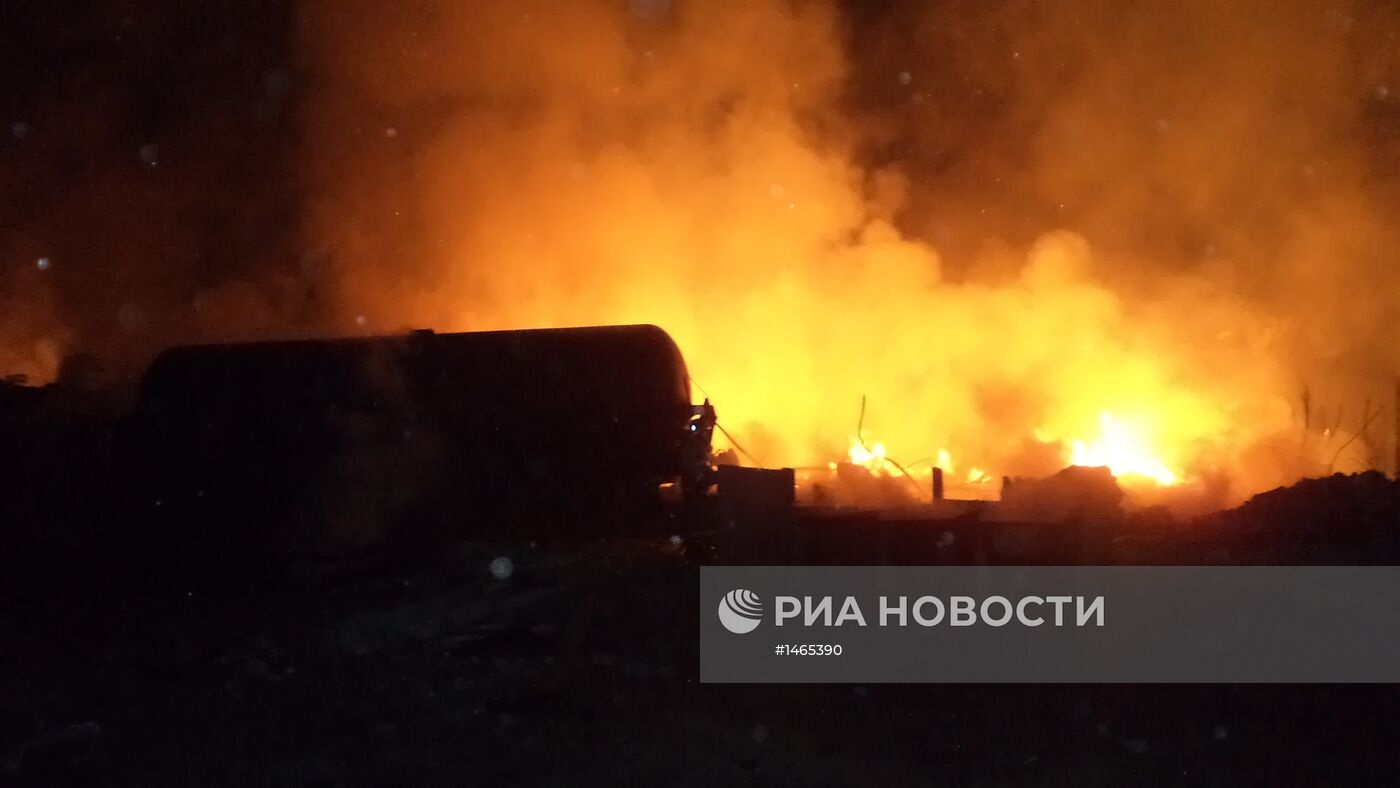Под Ростовом сошли с рельс и загорелись цистерны