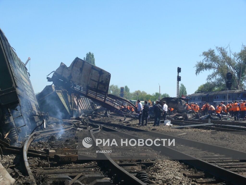 Под Ростовом сошли с рельс и загорелись цистерны