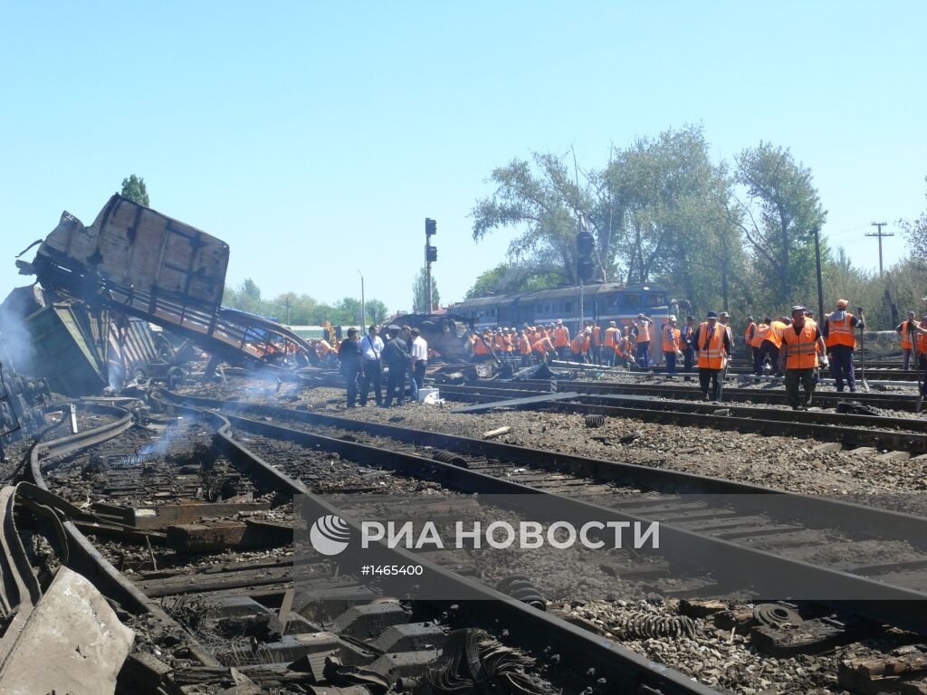 Под Ростовом сошли с рельс и загорелись цистерны