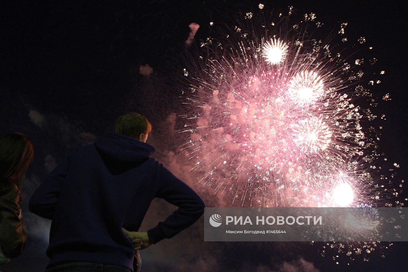 Праздничный салют в честь Дня Победы в Казани