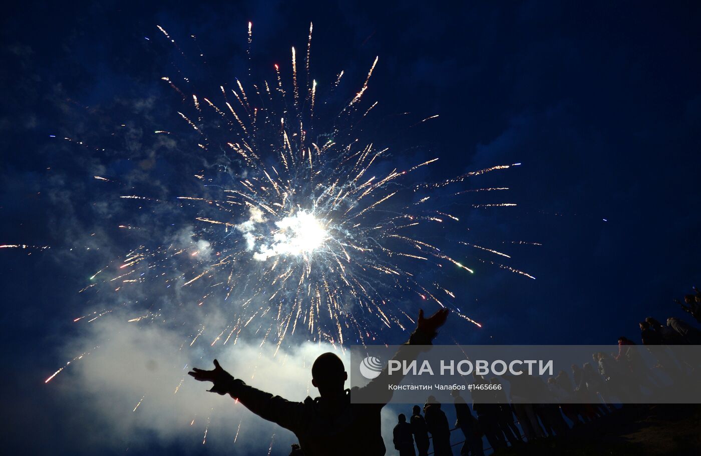 Салют в честь Дня Победы в Великом Новгороде
