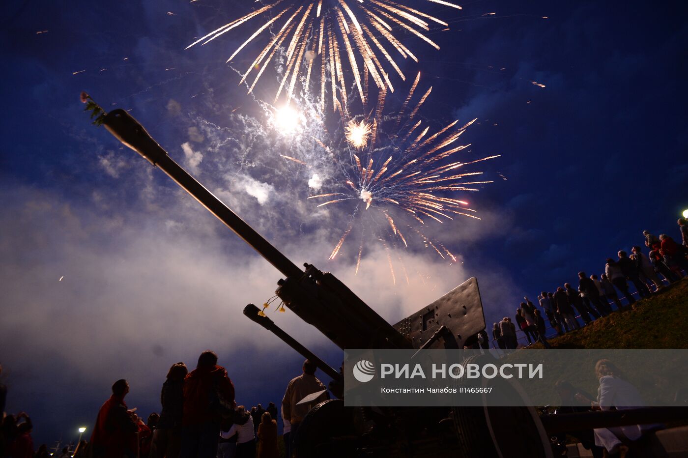 Салют в честь Дня Победы в Великом Новгороде