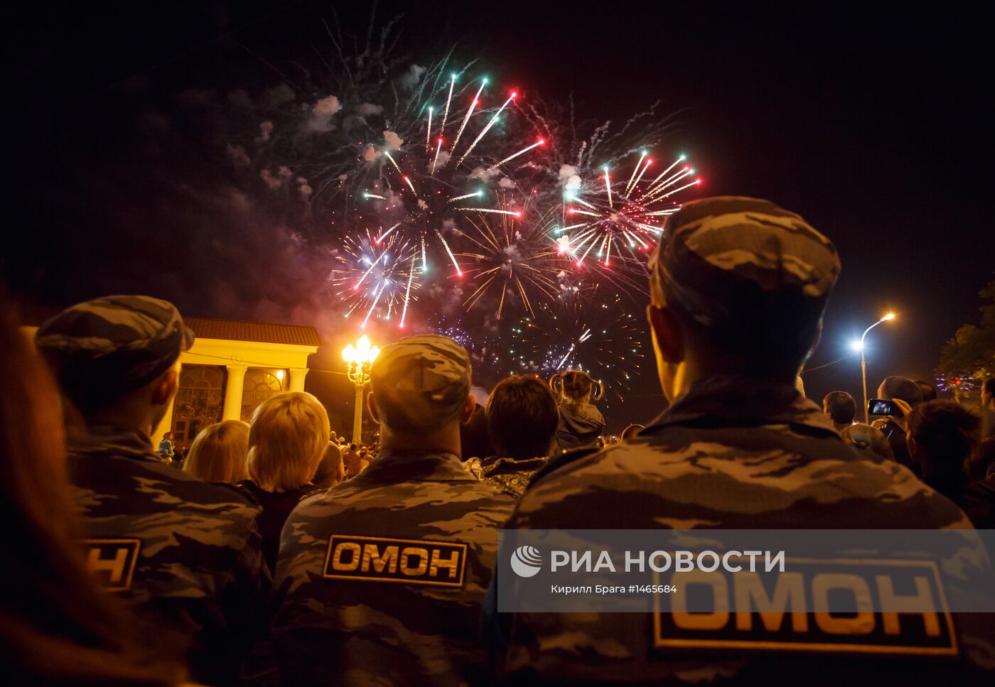 Праздничный салют в честь Дня Победы в Волгограде