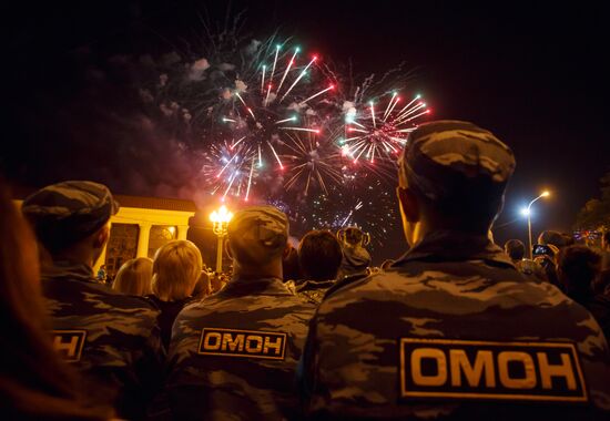 Праздничный салют в честь Дня Победы в Волгограде