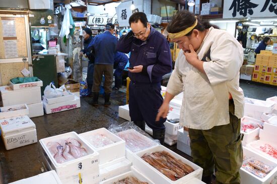 Рыбный рынок "Цукидзи" в Токио