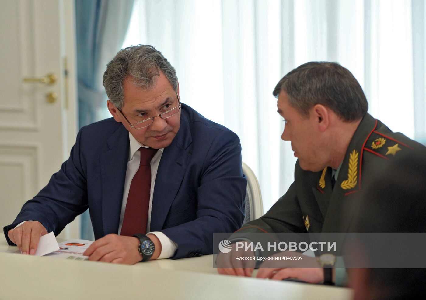 В.Путин провел совещание с руководством МО и Совбеза