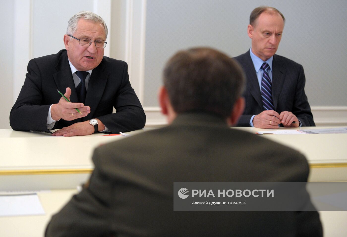 В.Путин провел совещание с руководством МО и Совбеза