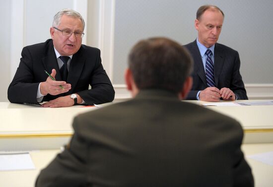 В.Путин провел совещание с руководством МО и Совбеза