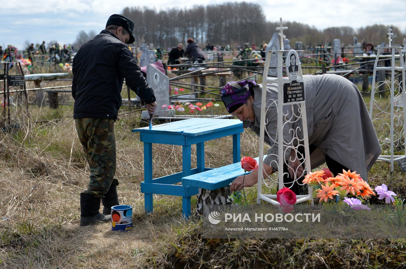 Посещение кладбищ в день Радоницы