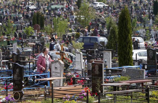 Посещение кладбищ в день Радоницы