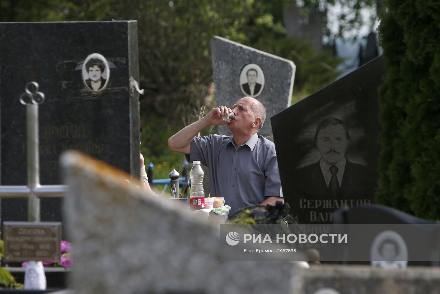 Посещение кладбищ в день Радоницы