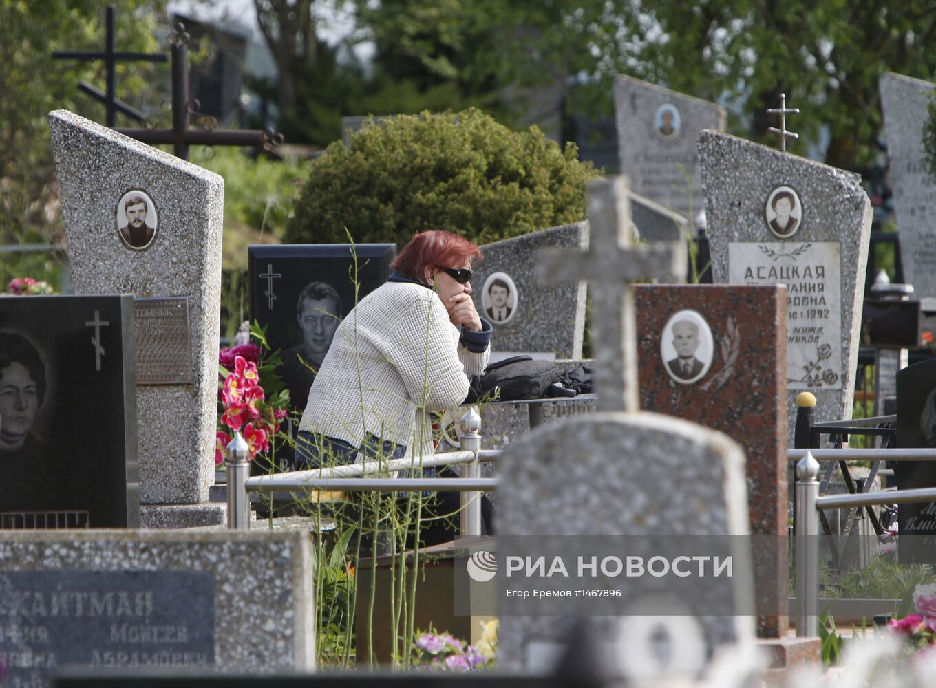 Посещение кладбищ в день Радоницы