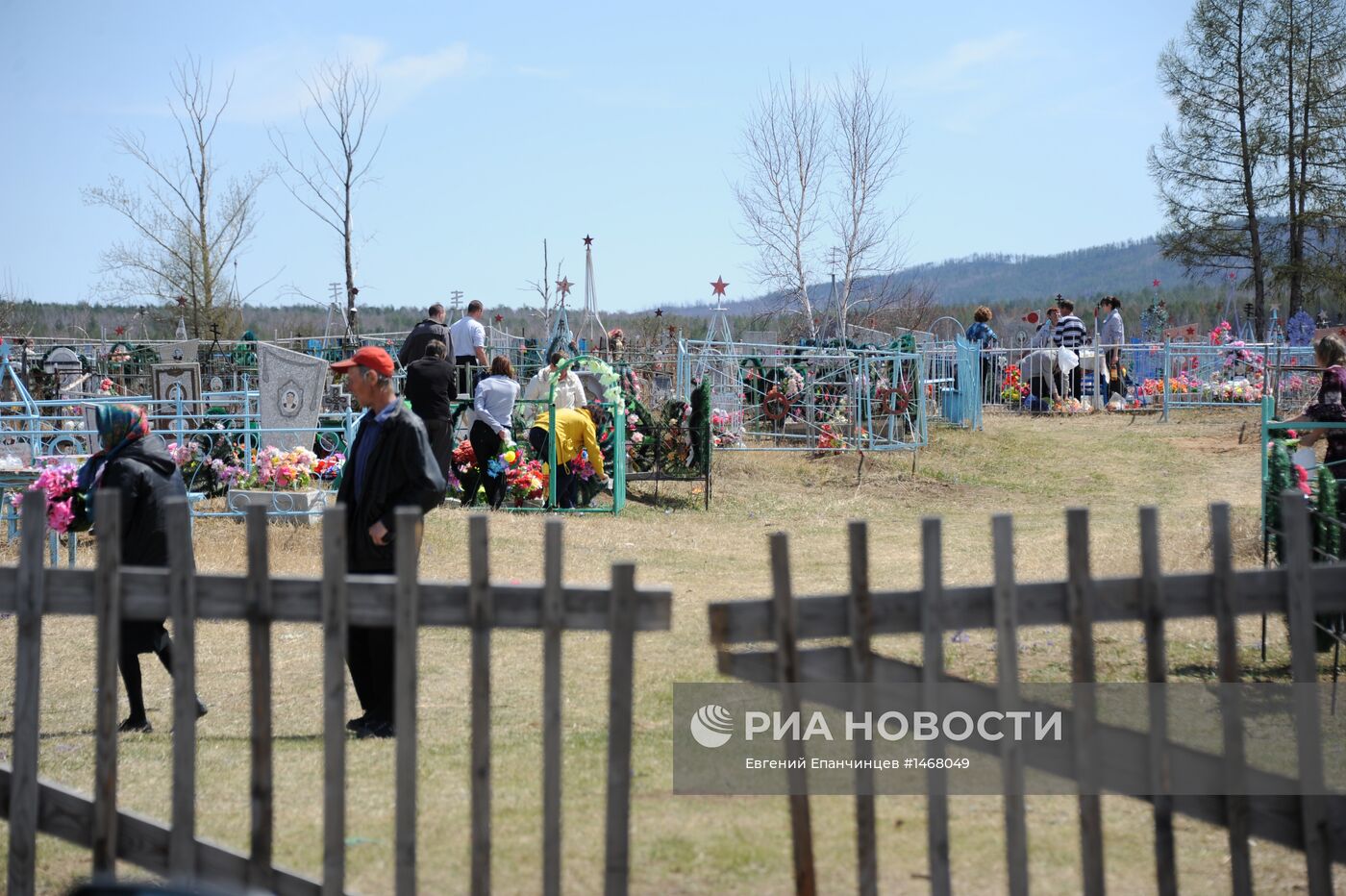 Посещение кладбищ в день Радоницы