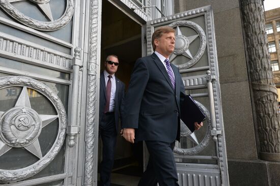 Посол США в России Майкл Макфол прибыл в МИД РФ