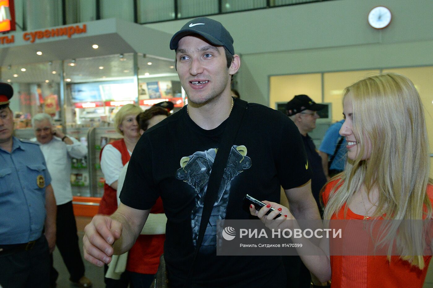 Сборная России по хоккею прибыла в Москву