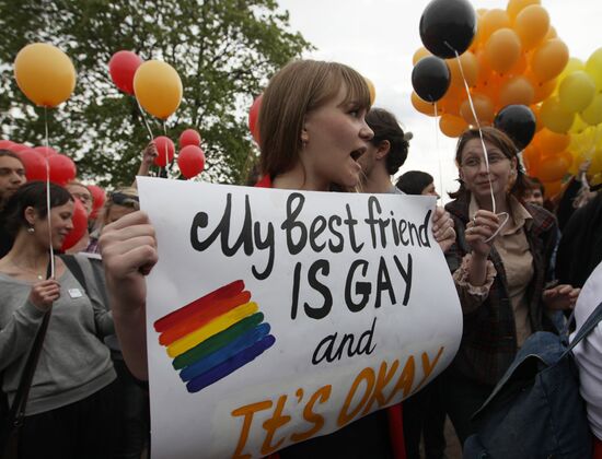 Митинги в Международный день борьбы с гомофобией в Петербурге