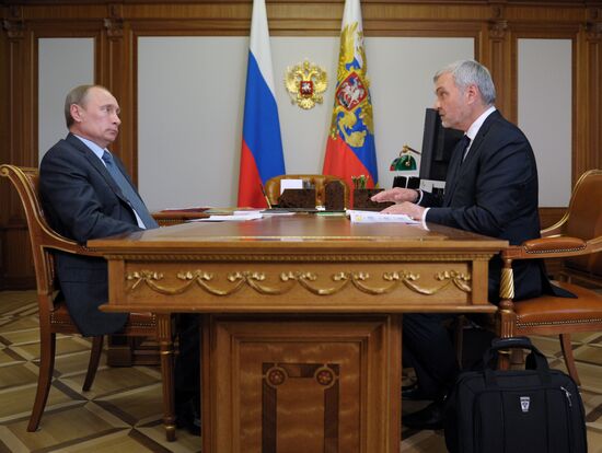 В.Путин провел рабочую встречу с В.Уйбой