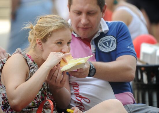 Фестиваль "Бургерфест" на Кузнецком мосту в Москве