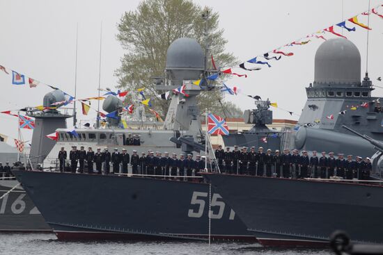 Празднование 310-летия Балтийского флота в Санкт-Петербурге
