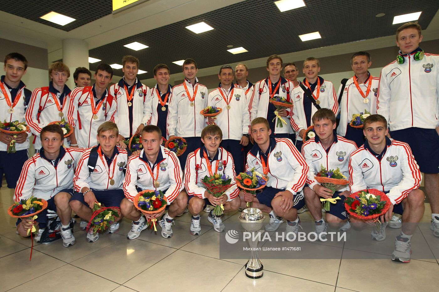 Юношеская сборная России по футболу вернулась в Москву