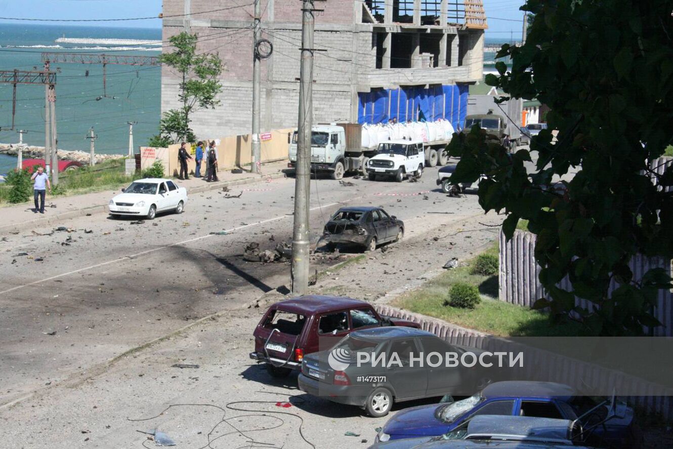 Взрывы у здания управления службы судебных приставов в Махачкале