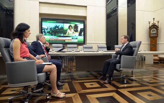 Д. Медведев дал интервью газете "Комсомольская правда"