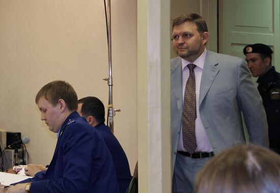 Никита Белых прибыл в суд на допрос по делу "Кировлеса"