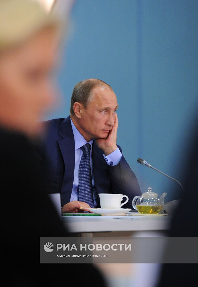 В.Путин провел совещание по вопросам развития кинематографии