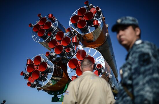 Ракету "Союз-ФГ" установили на стартовой площадке "Байконура"