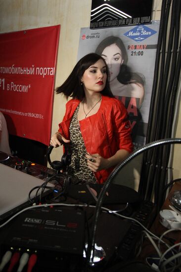 Актриса Саша Грей играет DJ-сет в "Main Bar" в Москве