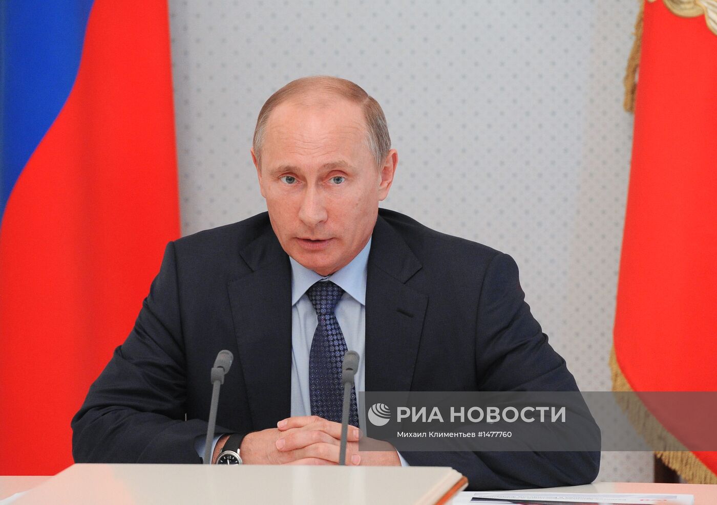 Президент РФ В.Путин проводит совещание