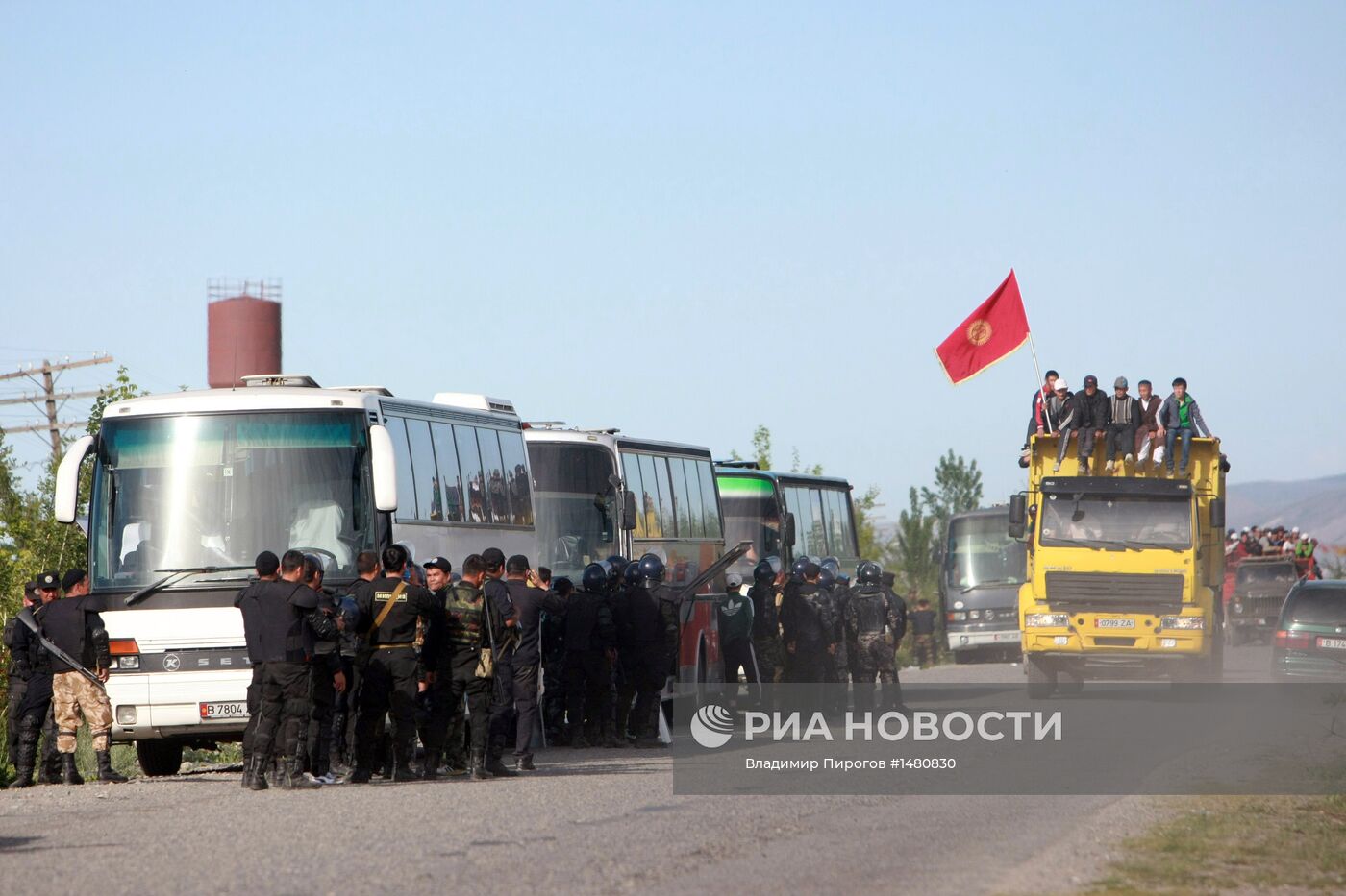 Массовые беспорядки в Киргизии