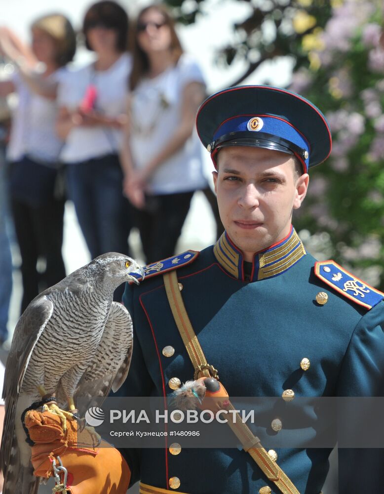 Развод конных и пеших караулов с детской группой конного церемон