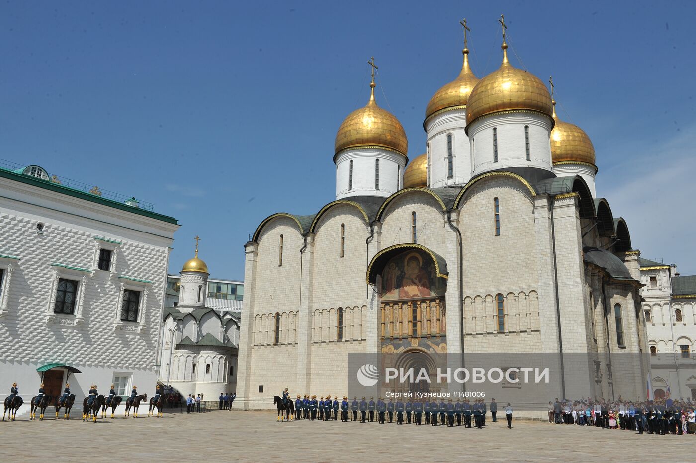 Развод конных и пеших караулов с детской группой конного церемониала