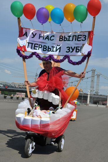 Парад колясок в Парке Горького