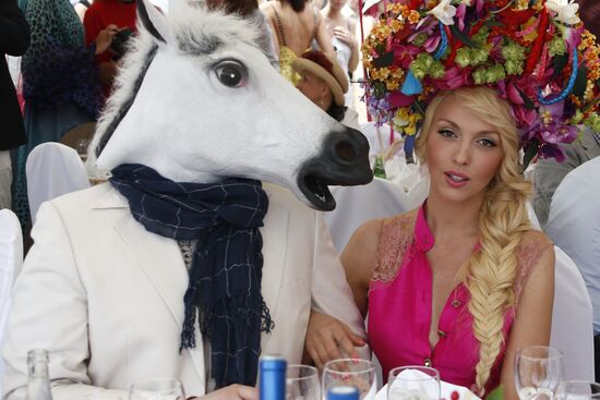 Телеведущая Оля Полякова