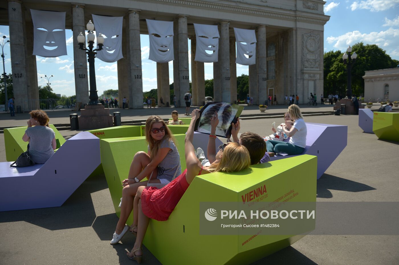 Арт-скамейки Enzis в Парке Горького