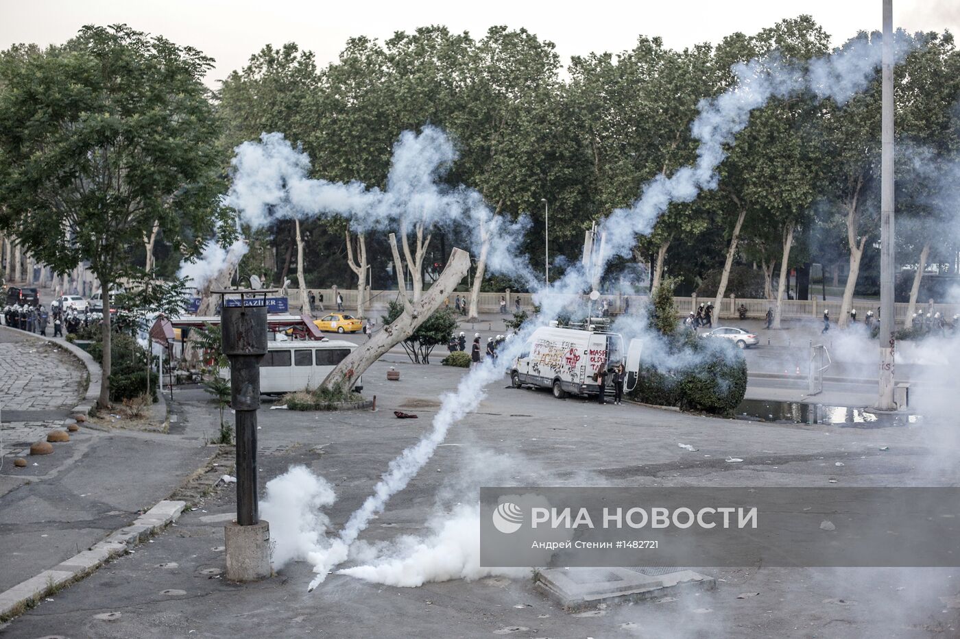 Столкновения протестующих и полиции в Турции