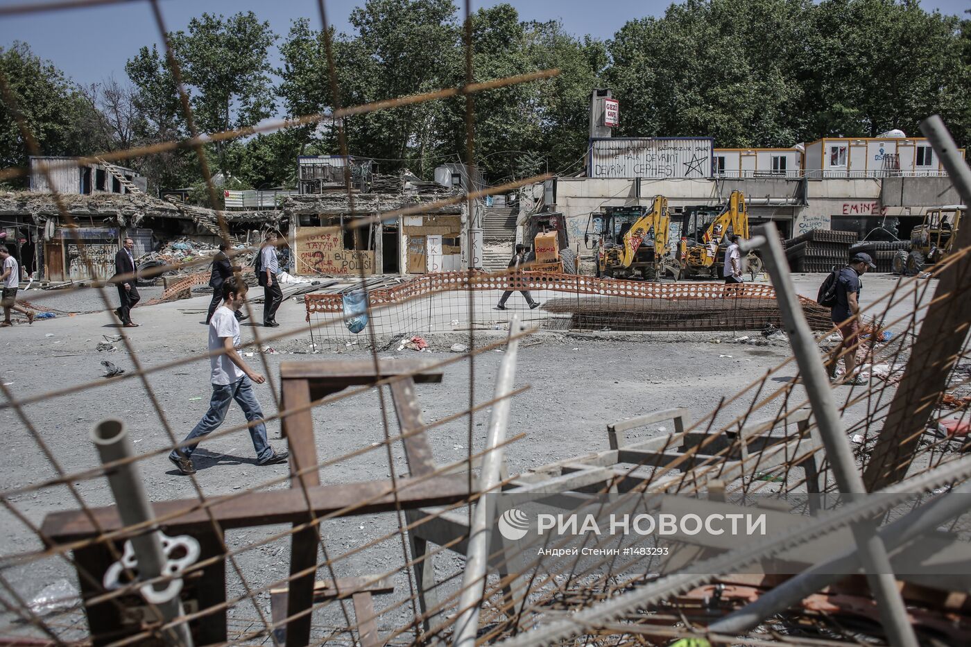 Столкновения протестующих и полиции в Турции