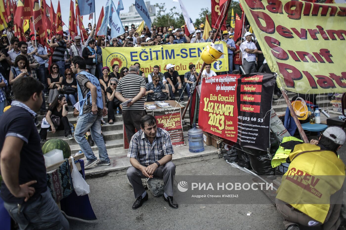 Столкновения протестующих и полиции в Турции