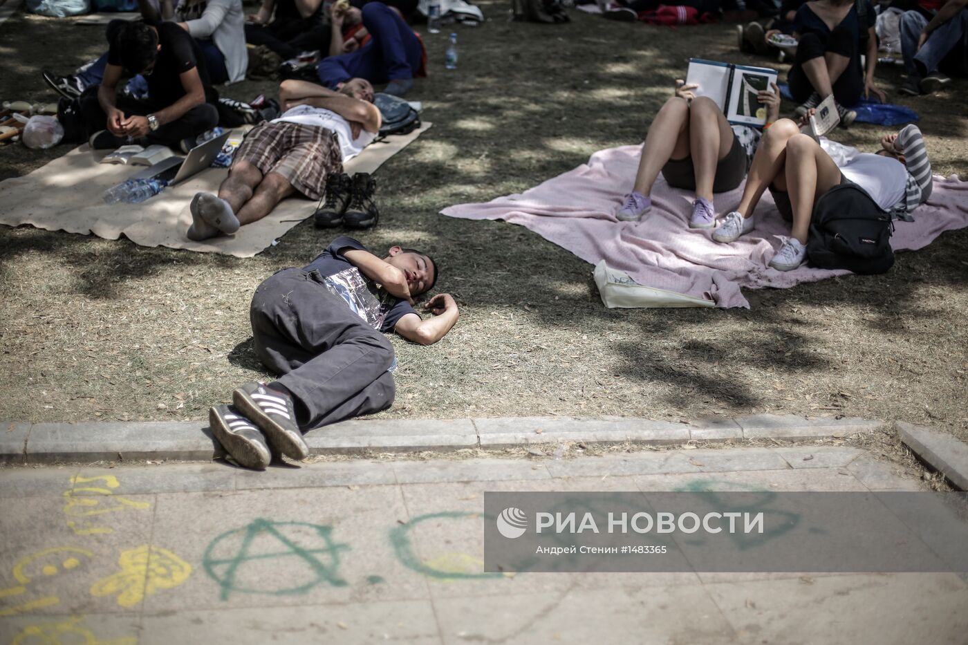 Столкновения протестующих и полиции в Турции