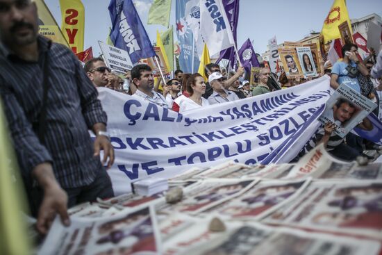 Столкновения протестующих и полиции в Турции