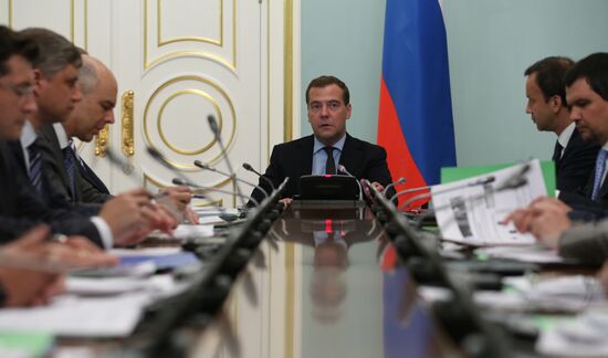 Д.Медведев провел совещание по прямым инвестициям