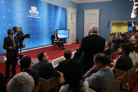 Д.Медведев провел встречу с экспертами "Открытого правительства"