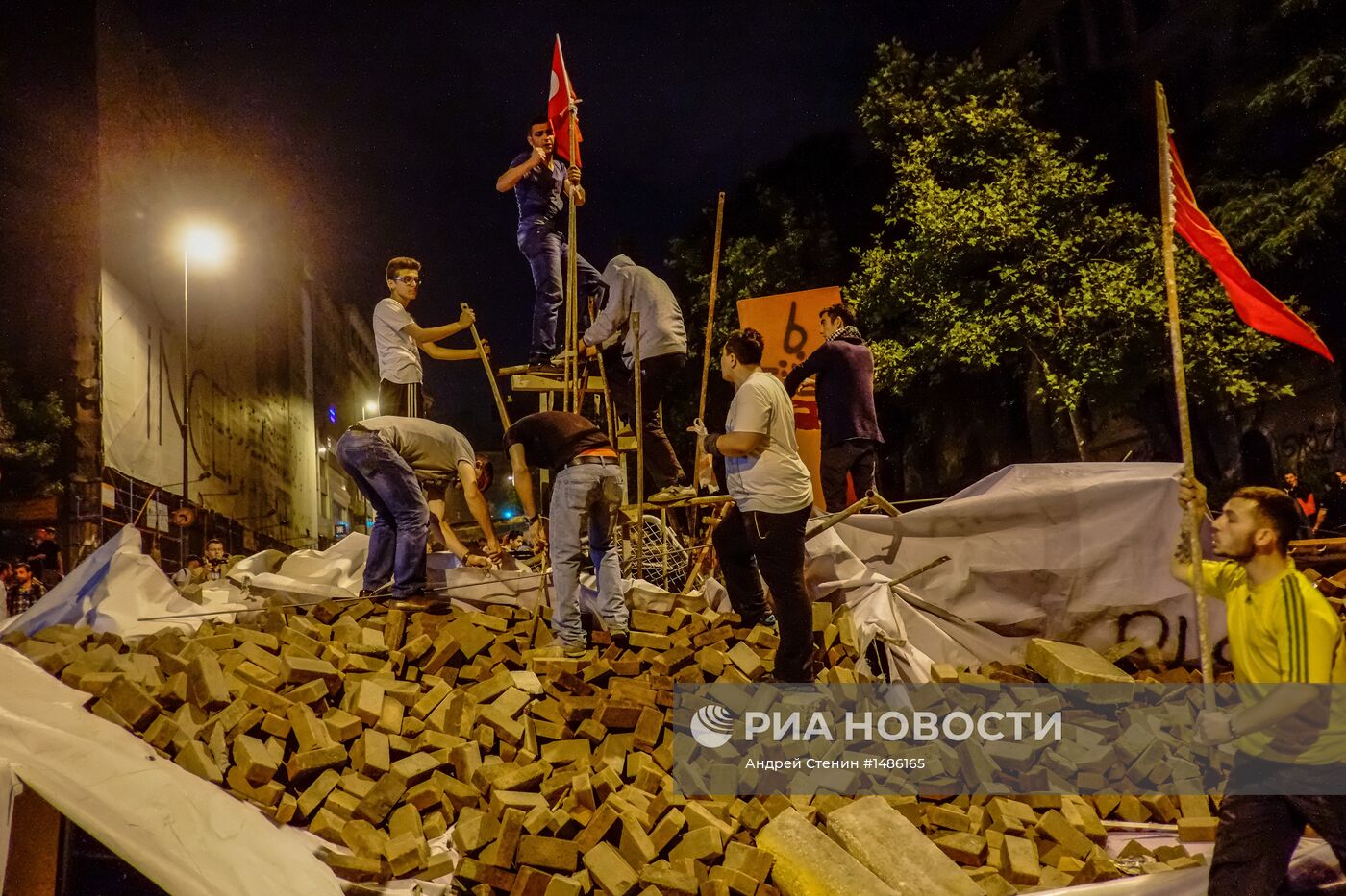 Антиправительственные выступления против исламизации Турции