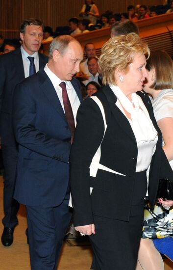 В.Путин с супругой посетили балет "Эсмеральда" в ГКД