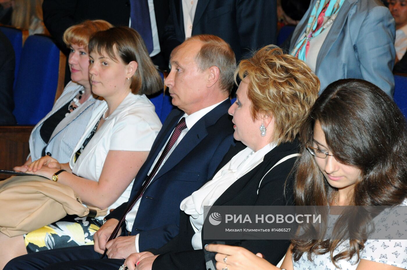 В.Путин с супругой посетили балет "Эсмеральда" в ГКД
