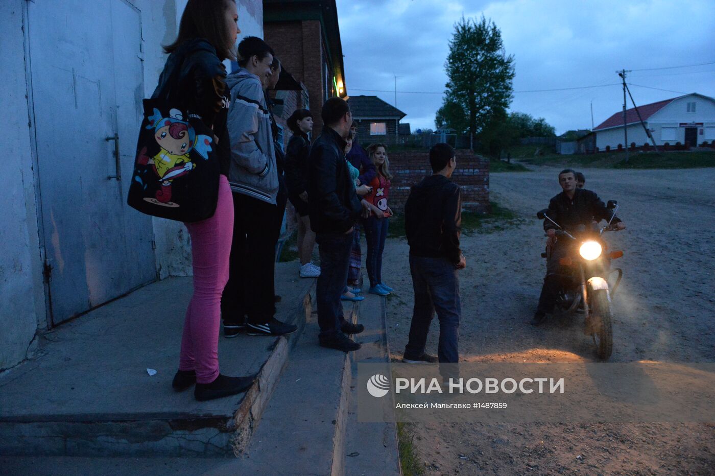 Вечер в селе Екатерининское в Омской области